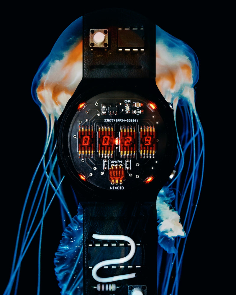 9/13 23:59まで予約受付｜RETRO LED WATCH :: RED LASER