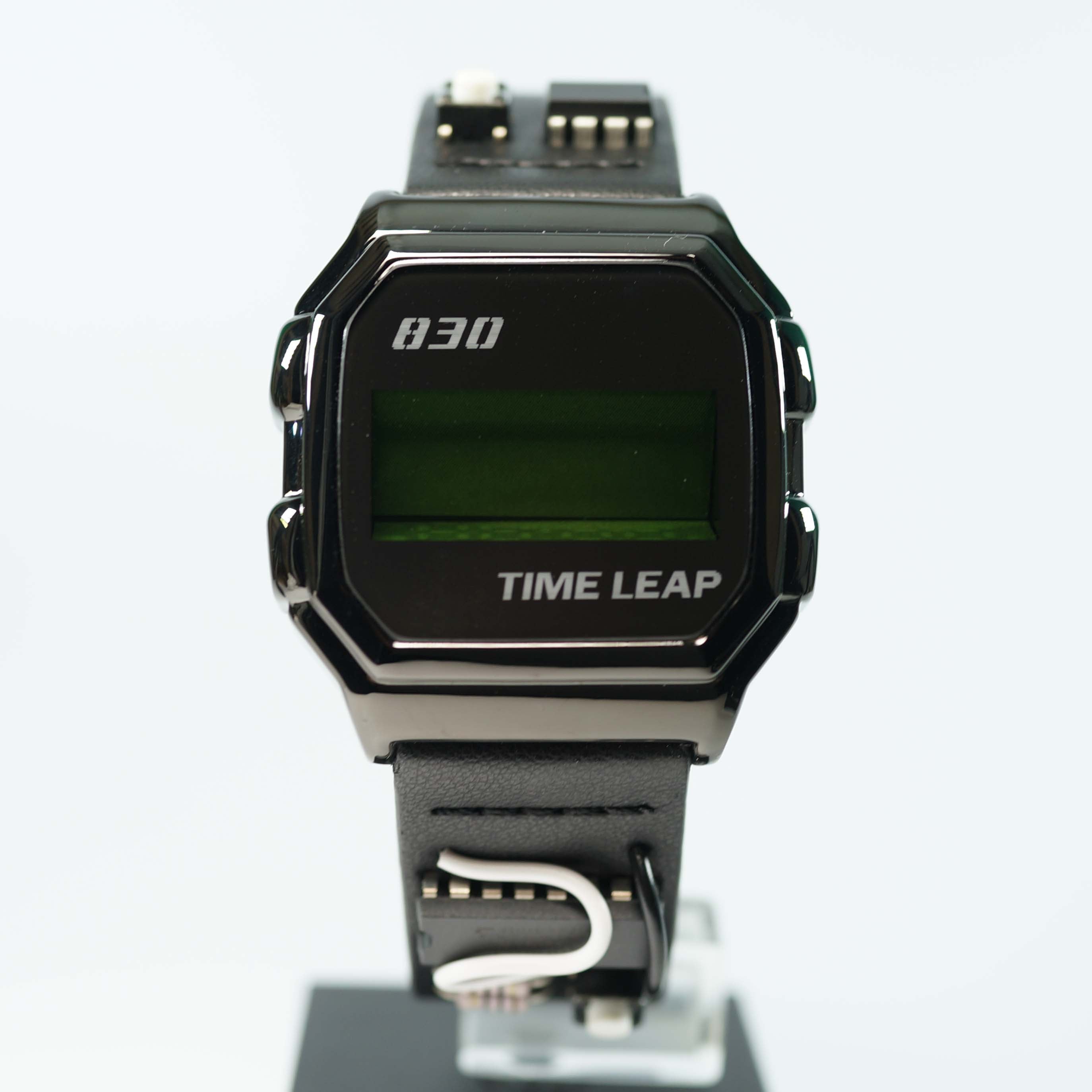 【未使用】830時計店 TIME LEAP 3Dホログラム ディスプレイ カスタムブラック 入手困難 レア 生活防水 3気圧防水 現代風 Y0665 TIME LEAP：CUSTOM BLACK｜3Dホログラムウォッチ {FINEBOYS 掲載