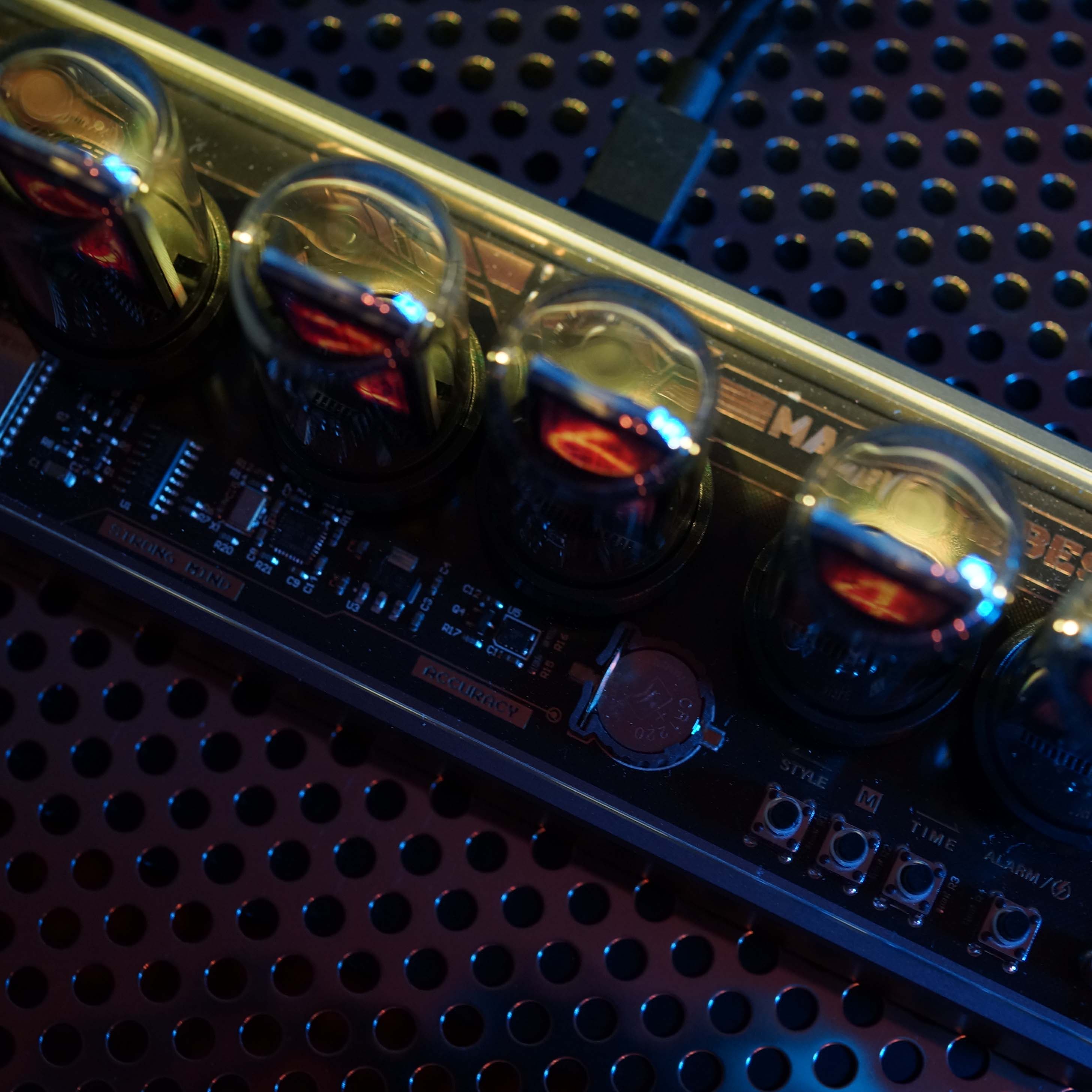 ニキシー管シミュ　置き時計hachisanmaru MARVEL TUBES 予約：MARVEL TUBES｜ニキシー管シミュレーター – 830時計店